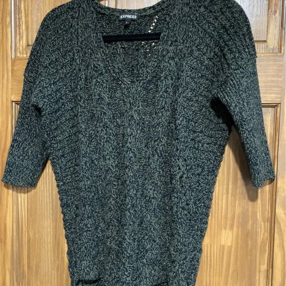 Express Vneck chunky knit sweaters (3) - Picture 5 of 7